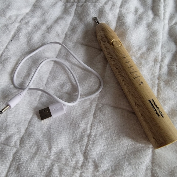 Sustainable Tomorrow Electric Toothbrush - Picture 4 of 4